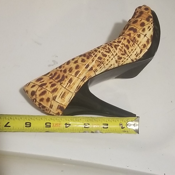 Leopard Peep Toe Plaform Pump - Picture 5 of 5